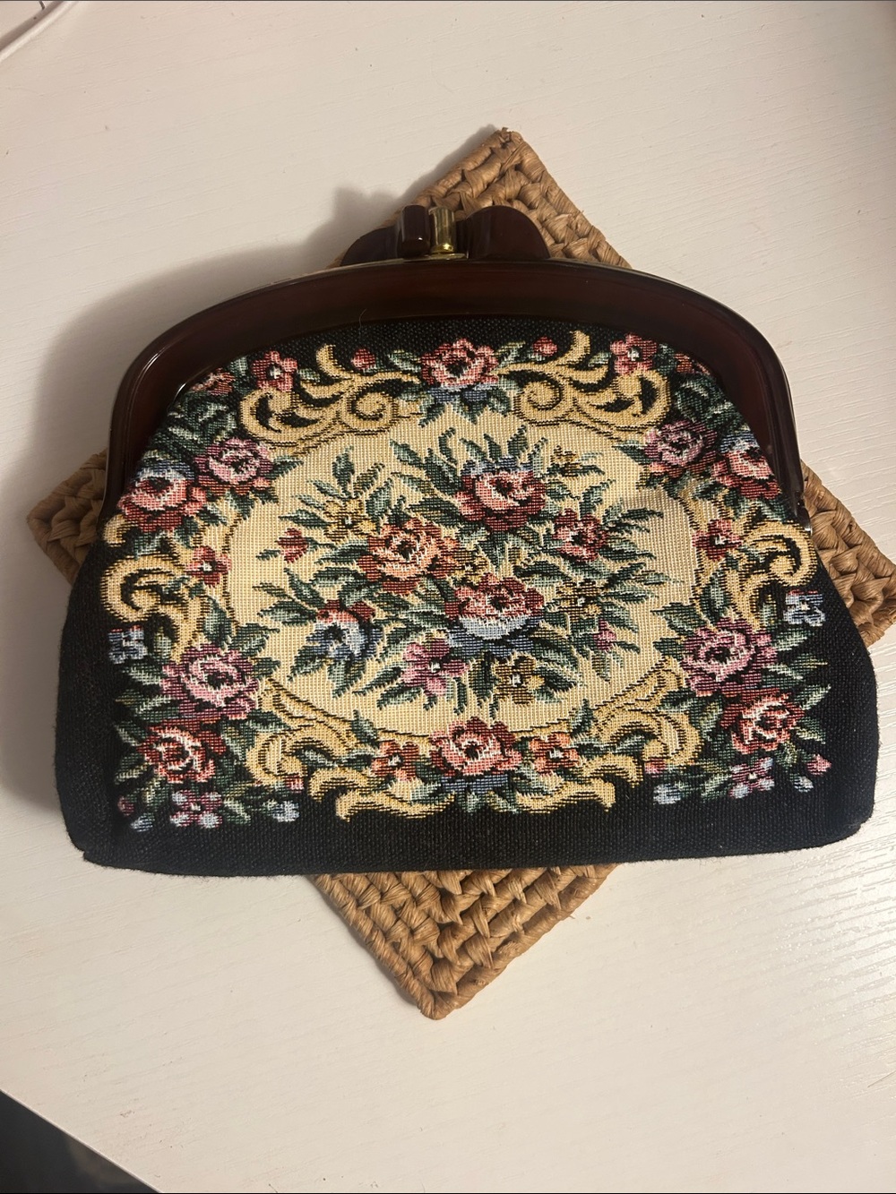 Vintage Hong Kong petit-point/tapestry Kisslock Purse 1960s EUVC - Picture 9 of 15